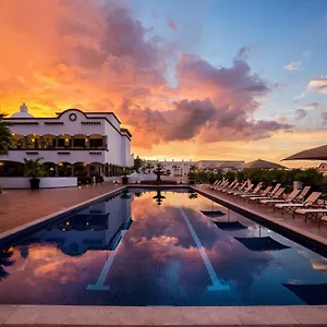 Grand Residences Riviera Cancun, Resort